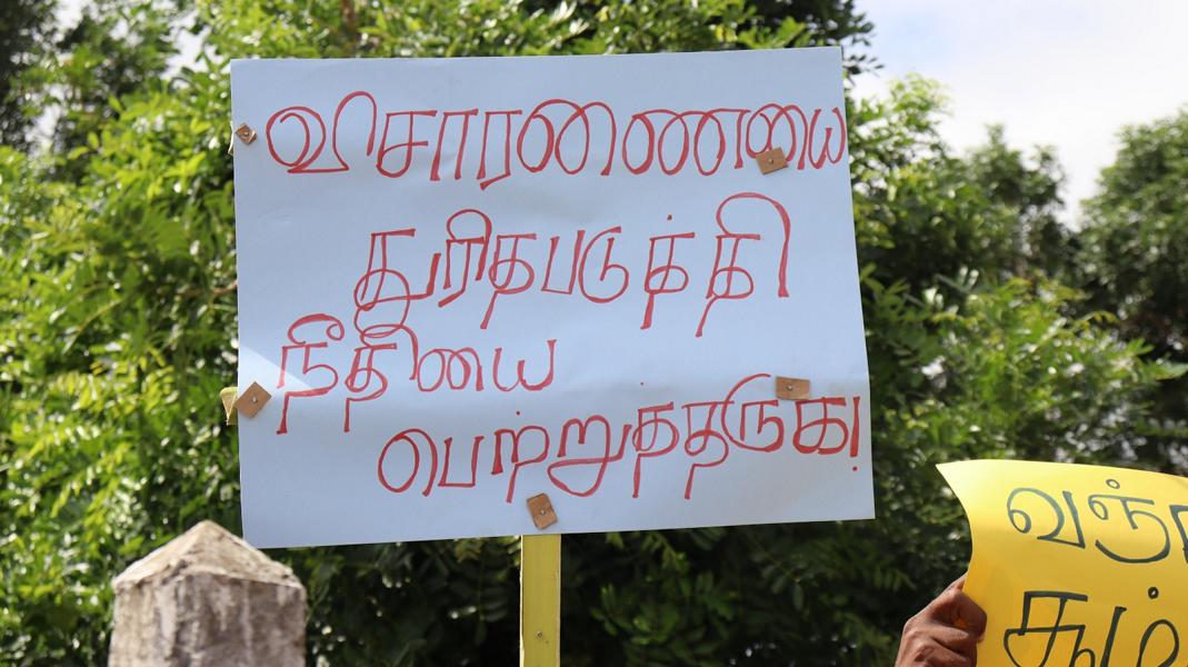 படுகொலை செய்யப்பட்ட இளைஞனுக்கு நீதி கோரி மல்லாவியில் பாரிய ஆர்ப்பாட்டம்! 3